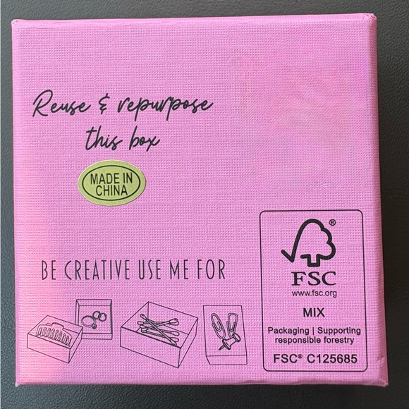 NWT, House of Harlow 1960 Pavé Crystal Heart Gold-Tone Threader Earrings - Picture 4 of 4